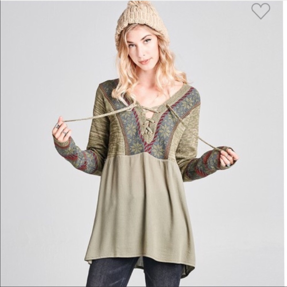 Sassy😍green lace-up top w/embroidery detail -🙏Donated to Catholic Charities🙏 - Picture 7 of 8